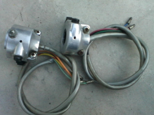 ขายสวิทช์แฮนด์ C92,C95 1คู่