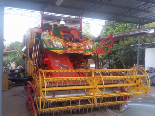 ต้องการคนขับรถเกี่ยวข้าวเกษตรพัฒนา กับไอ้หนุ่มไวไฟ ปลดหนี้ ตัวใหญ่ 2 คัน 2 คน ไปนาปลังยโสธร 40 ต่อไร่ เฒ่าแก่ท่านใดที่มีลูกน้องว่างติดต่อให้หน่อยเถอะครับ ขอร้อง