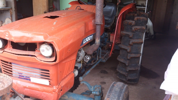 ขายรถไถ kubota l3001 ราคาต่อรองได้ มีผาน3 ของ pnt แถมให้