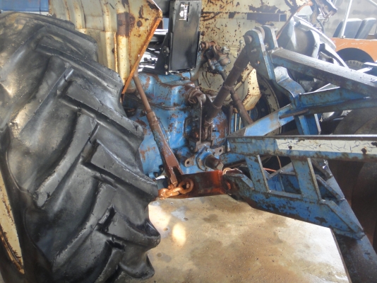 รถไถฟอร์ด FORD 77 แรง พร้อมผาน7+ใบดัน((086-2126921))