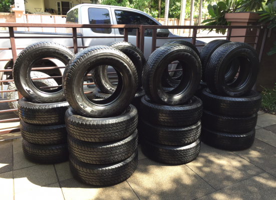 ยาง Bridgestone 245 70 16 ปี17 มี7ชุด ดอกเต็ม ไม่มีปะ เนื้อนิ่มๆ ราคาไม่แพง ยาง Bridgestone 245 70 16 ปี17 มี7ชุด ดอกเต็ม ไม่มีปะ เนื้อนิ่มๆ ราคาไม่แพง