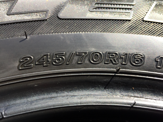 ยาง Bridgestone 245 70 16 ปี17 มี7ชุด ดอกเต็ม ไม่มีปะ เนื้อนิ่มๆ ราคาไม่แพง