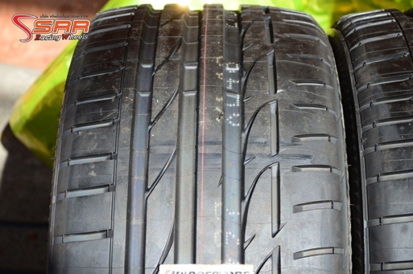 BRIDGESTONE POTENZA S001 255/35R18 เส้นละ 11,000 บาท BRIDGESTONE POTENZA S001 255/35R18 เส้นละ 11,000 บาท