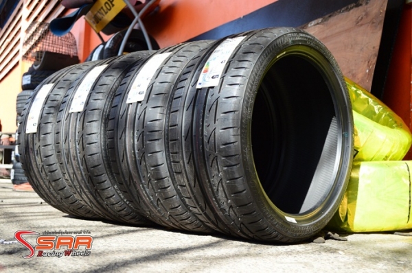 BRIDGESTONE POTENZA S001 255/35R18 เส้นละ 11,000 บาท BRIDGESTONE POTENZA S001 255/35R18 เส้นละ 11,000 บาท