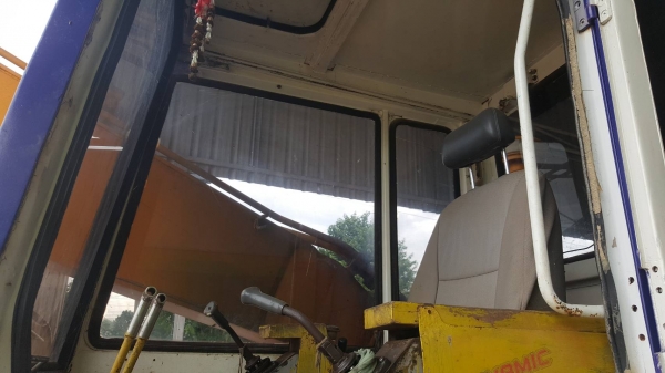 ขาย แบคโฮ KOMATSU PC200-3 คอนโทรลสั้น เครื่องแน่น ปั้มดี เอวแน่น โซ่ 70\% รถใช้งานได้ดี เอกสารใบซื้อขาย