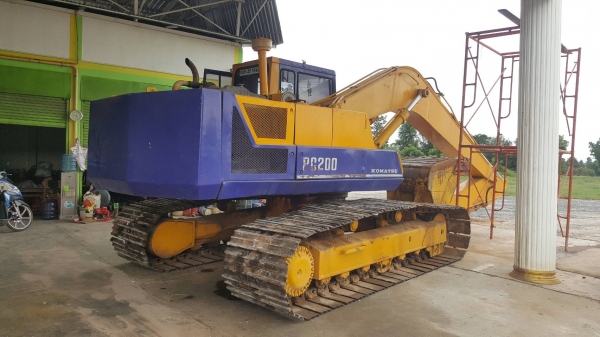 ขาย แบคโฮ KOMATSU PC200-3 คอนโทรลสั้น เครื่องแน่น ปั้มดี เอวแน่น โซ่ 70\% รถใช้งานได้ดี เอกสารใบซื้อขาย