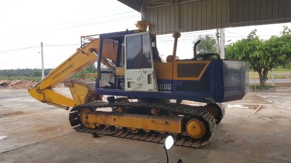 ขาย แบคโฮ KOMATSU PC200-3 คอนโทรลสั้น เครื่องแน่น ปั้มดี เอวแน่น โซ่ 70\% รถใช้งานได้ดี เอกสารใบซื้อขาย