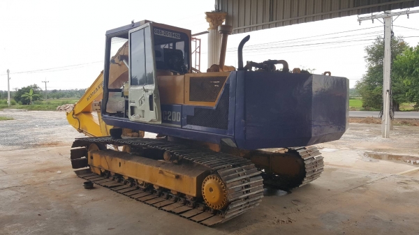 ขาย แบคโฮ KOMATSU PC200-3 คอนโทรลสั้น เครื่องแน่น ปั้มดี เอวแน่น โซ่ 70\% รถใช้งานได้ดี เอกสารใบซื้อขาย