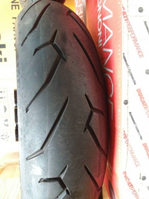 ขายล้อ Monster 795 พร้อม ยางปี 13 ราคา 8,500 บาท