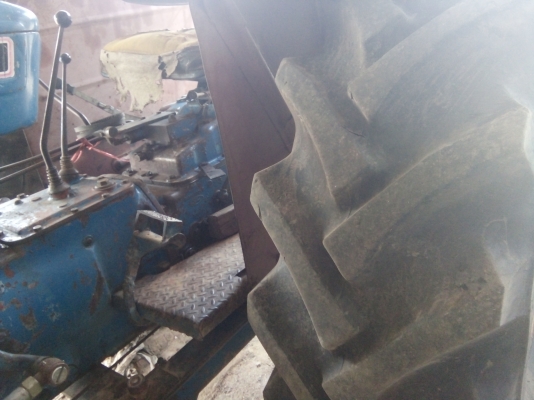 ขายรถไถฟอร์ด ที 3 เล่มทะเบียน พร้อมอุปกรณ์ 3 ขิ้น