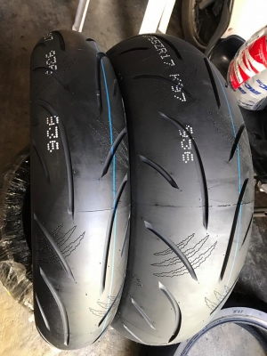 ใหม่ล่าสุด Kingtyre ยางเรเดียล 2 คอมพาวด์ ราคาไทยแลนด์ เกรด ZR ตรงกลาง Medium ข้าง Soft