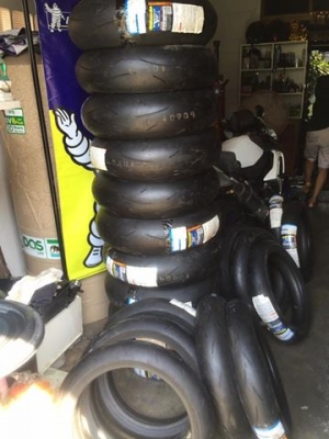 สุดยอด ของความหนึบ ที่สุดของยางสนาม Dunlop unbeaten 120/70/17-180/55/17