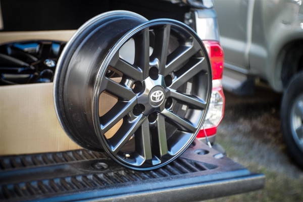 ล้อยอดนิยม Toyota Vigo Fortuner 17&quot; ทำสีดำ