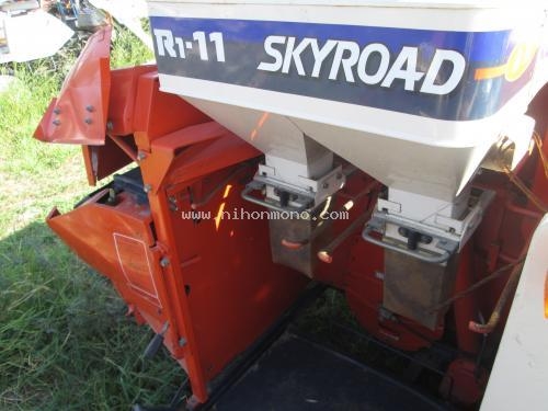 ราคา 48,000 บาท รถเกี่ยวข้าวนั่งขับ KUBOTA รุ่น R1-11 เครื่องยนต์ดีเซล 2 ขนาด 11PS. รหัสสินค้า 80904544