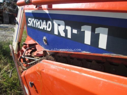 ราคา 48,000 บาท รถเกี่ยวข้าวนั่งขับ KUBOTA รุ่น R1-11 เครื่องยนต์ดีเซล 2 ขนาด 11PS. รหัสสินค้า 80904544