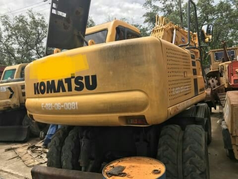 ขายล้อยางKomatsu Pc130-6 สภาพสวยพร้อมใช้ ต่อคุณอ๊อฟพิจิตร086-737-9991