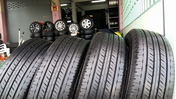 ขายล้อแม็กป้ายแดง revo 16&quot;&times;6&quot; ยางปี16 สนใจติดต่อร้าน ก.เจริญการยางครับ 081-3747940