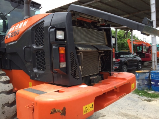 ขายรถสวยนำเข้า HITACHI ZW220-5B นำเข้าจากญี่ปุ่น สวยจัด โทร.090-986-2521 อ๊อบ