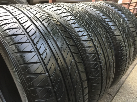 ยาง Dunlop 265 50 20 กลางปี14 ดอกเต็ม ไม่มีปะ เนื้อนิ่มๆ ราคาไม่แพง ยาง Dunlop 265 50 20 กลางปี14 ดอกเต็ม ไม่มีปะ เนื้อนิ่มๆ ราคาไม่แพง