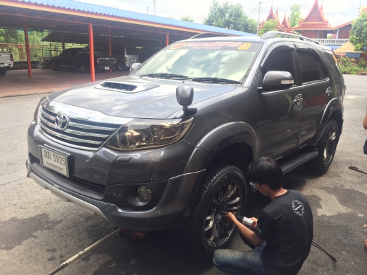 ยาง Dunlop 265 50 20 กลางปี14 ดอกเต็ม ไม่มีปะ เนื้อนิ่มๆ ราคาไม่แพง