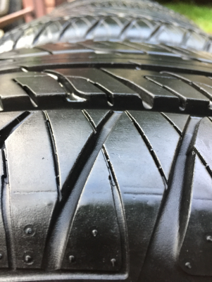 ยาง Dunlop 265 50 20 กลางปี14 ดอกเต็ม ไม่มีปะ เนื้อนิ่มๆ ราคาไม่แพง