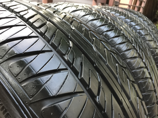 ยาง Dunlop 265 50 20 กลางปี14 ดอกเต็ม ไม่มีปะ เนื้อนิ่มๆ ราคาไม่แพง ยาง Dunlop 265 50 20 กลางปี14 ดอกเต็ม ไม่มีปะ เนื้อนิ่มๆ ราคาไม่แพง