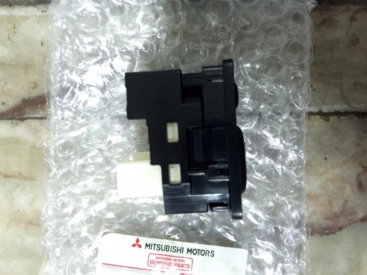 ขายสวิทช์ปรับกระจกมองข้าง MITSUBISHI TRITON แท้ศูนย์ ขายสวิทช์ปรับกระจกมองข้าง MITSUBISHI TRITON แท้ศูนย์