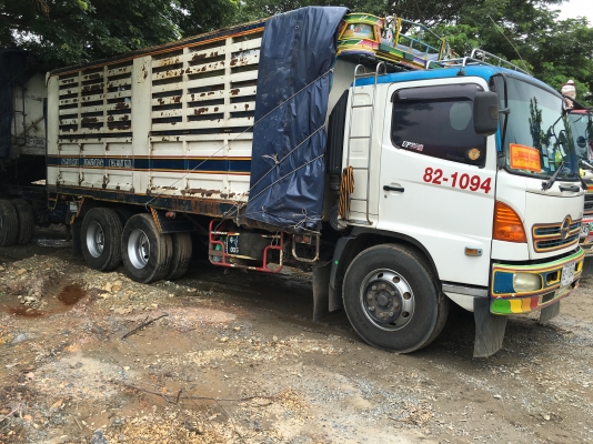 พ่วง 18 ล้อ HINO MEGA  260 แรง ปี 47  กระบะเหล็ก คอกเกษตร - ดั้มอู่เด่นชัย  ปี 47  สภาพร้อมใช้งาน เอกสารพร้อมโอน