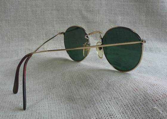 แว่นตาอาร์ติสท์ อิงลิชโกลด์ฟิลด์ ยุค '50s 'หยดน้ำ จอห์น เลนนอน' Vintage BAO handmade in England แว่นตาอาร์ติสท์ อิงลิชโกลด์ฟิลด์ ยุค '50s 'หยดน้ำ จอห์น เลนนอน' Vintage BAO handmade in England