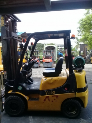 +++ ขายโฟล์คลิฟท์  YALE  FG18  ขนาด 1.8  ตัน  เครื่องยนต์เบนซิน  แก๊ส  เสา  6  เมตร  3  ท่อน  เกียร์ออโตเมติค  ยางตันใหม่ครับ