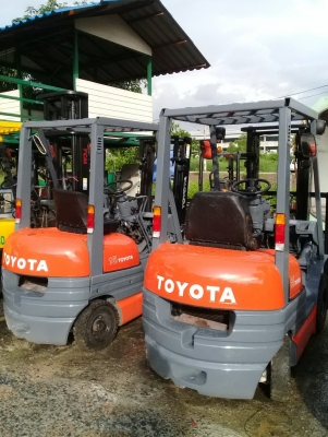 +++ ขายโฟล์คลิฟท์  TOYOTA 6FD15  ขนาด  1.5  ตัน  เครื่องยนต์ดีเซล  เสา  3  เมตร  เกียร์ธรรมดา  งา 1,070  มม.  ยางตันครับ