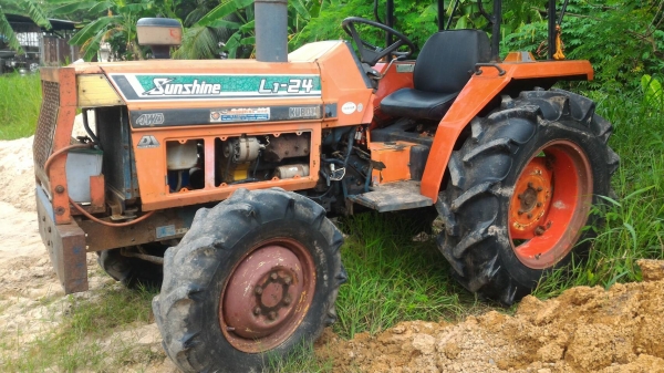 สามย่านแทรคเตอร์  ขายรถไถ KUBOTA L1-24 เครื่องดี เกียร์ดี ราคา 85,000 มีรถขนส่งบริการ ร้านสามย่านแทรคเตอร์ อ.แกลง จ.ระยอง 0897489639,0818618678,0899347475 id line=0897489639 id line=0818618678 id line=0899347475