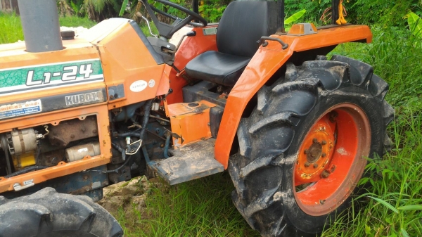 สามย่านแทรคเตอร์  ขายรถไถ KUBOTA L1-24 เครื่องดี เกียร์ดี ราคา 85,000 มีรถขนส่งบริการ ร้านสามย่านแทรคเตอร์ อ.แกลง จ.ระยอง 0897489639,0818618678,0899347475 id line=0897489639 id line=0818618678 id line=0899347475