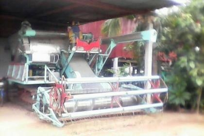 ขายรถเกี่ยวข้าวแบบอุ้ม ตัวเดิน 200 ปั้มใดกิ๊นปั้มแฝด สนใจติดต่อได้ที่เบอร์ 081-257-2986