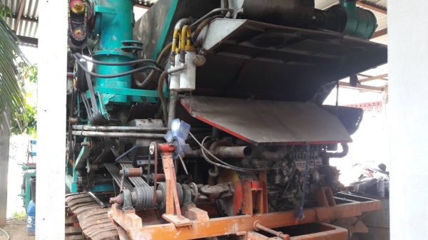 ขายรถเกี่ยวข้าวแบบอุ้ม ตัวเดิน 200 ปั้มใดกิ๊นปั้มแฝด สนใจติดต่อได้ที่เบอร์ 081-257-2986