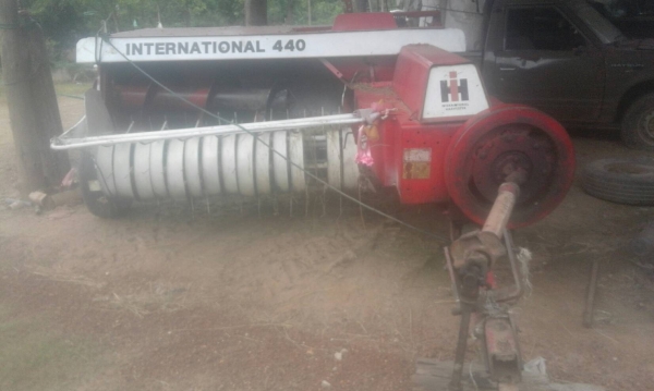 รถอัดฟาง INTER 440