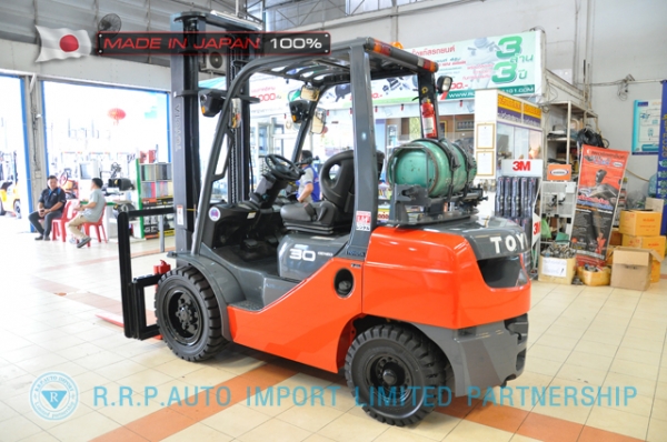 ขายรถโฟล์คลิฟท์มือสอง TOYOTA รุ่น 8FG30-10596 นำเข้าจากประเทศญี่ปุ่น 100\% ไม่เคยใช้งานในไทย