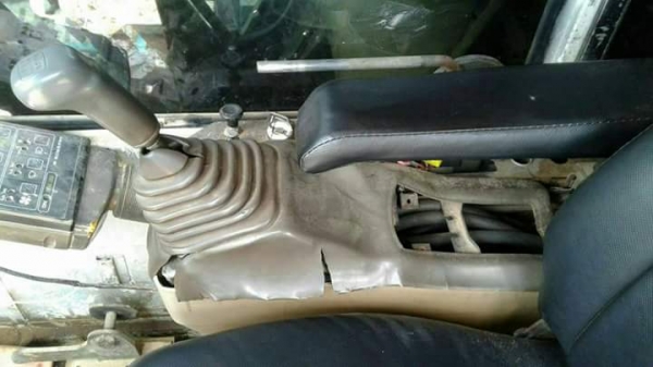 รถขุดแม็คโคร 200 รุ่น 5 โคมัสสุ เครื่องเดิมปั๊มเดิมเอวแน่นช่วงล่างดีโซ่หนา บุ้ตดีไม่แตกไม่ร้าวคอนโทรลสั้น บูม อาม งามดีไม่หักไม่ดาม ทำงานไวไม่โหลดโทรมาเลยครับราคา 520 000 ต่อรองได้งาน 087 551 1464 Dtac 06 3635 9242 AIS