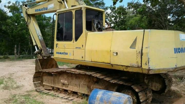 รถขุดแม็คโคร 200 รุ่น 5 โคมัสสุ เครื่องเดิมปั๊มเดิมเอวแน่นช่วงล่างดีโซ่หนา บุ้ตดีไม่แตกไม่ร้าวคอนโทรลสั้น บูม อาม งามดีไม่หักไม่ดาม ทำงานไวไม่โหลดโทรมาเลยครับราคา 520 000 ต่อรองได้งาน 087 551 1464 Dtac 06 3635 9242 AIS