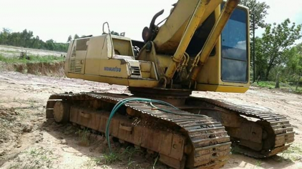 รถขุดแม็คโคร 200 รุ่น 5 โคมัสสุ เครื่องเดิมปั๊มเดิมเอวแน่นช่วงล่างดีโซ่หนา บุ้ตดีไม่แตกไม่ร้าวคอนโทรลสั้น บูม อาม งามดีไม่หักไม่ดาม ทำงานไวไม่โหลดโทรมาเลยครับราคา 520 000 ต่อรองได้งาน 087 551 1464 Dtac 06 3635 9242 AIS