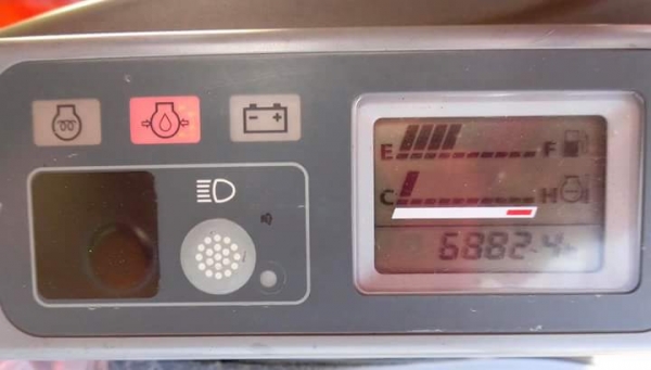 ขายรถขุด ยี่ห้อ : HITACHI แบบ : ZX50U ราคา 490,000 บาท (ราคาต่อรองได้)  มีลายหัวกระแทก  #คอลโทนสั้นปั้มนิ้ว เครื่องยนต์อีซูซุ4สูบ   #รถเก่านอกแท้นำเข้าจากญี่ปุ่น มีเอกสารใบอินวอย  รถไม่เคยใช้งานในไทย100\%  สนใจติดต่อ-สอบถาม-ต่อรองราคา โทร : 099-907-9273 กิ