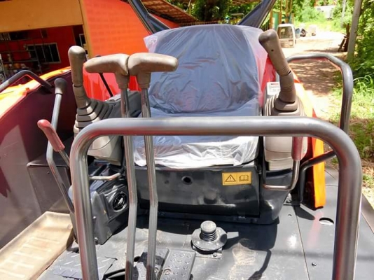 ขายรถขุด ยี่ห้อ : HITACHI แบบ : ZX50U ราคา 490,000 บาท (ราคาต่อรองได้)  มีลายหัวกระแทก  #คอลโทนสั้นปั้มนิ้ว เครื่องยนต์อีซูซุ4สูบ   #รถเก่านอกแท้นำเข้าจากญี่ปุ่น มีเอกสารใบอินวอย  รถไม่เคยใช้งานในไทย100\%  สนใจติดต่อ-สอบถาม-ต่อรองราคา โทร : 099-907-9273 กิ