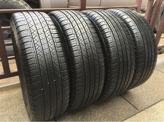 ยาง Michelin 225 65 17 กลางปี15 ดอกเต็ม ไม่มีปะ ใช้ยาว ราคาไ่ม่แพง ยาง Michelin 225 65 17 กลางปี15 ดอกเต็ม ไม่มีปะ ใช้ยาว ราคาไ่ม่แพง
