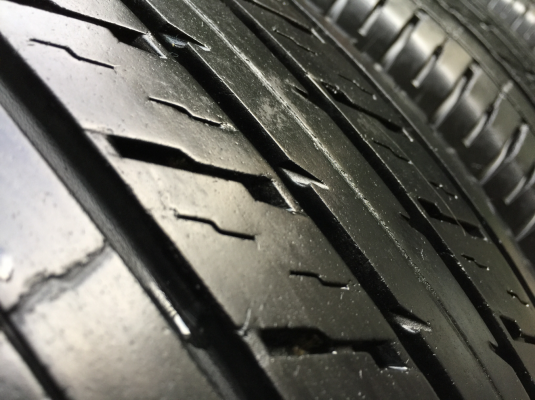 ยาง Dunlop 215 65 16 ปี16 ดอกเต็ม ไม่มีปะ ใช้ยาว ราคาไม่แพง