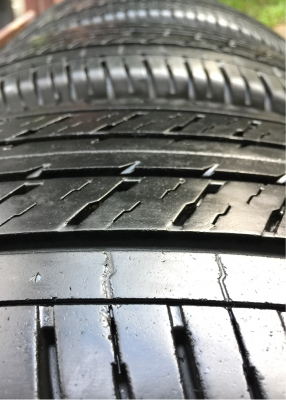 ยาง Dunlop 215 65 16 ปี16 ดอกเต็ม ไม่มีปะ ใช้ยาว ราคาไม่แพง