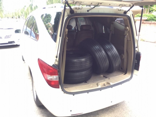 ยาง Dunlop 215 65 16 ปี16 ดอกเต็ม ไม่มีปะ ใช้ยาว ราคาไม่แพง