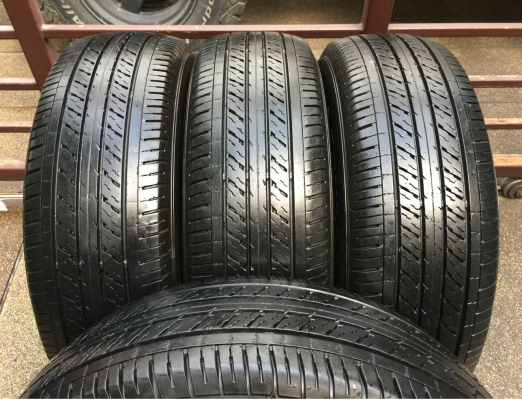 ยาง Dunlop 215 65 16 ปี16 ดอกเต็ม ไม่มีปะ ใช้ยาว ราคาไม่แพง