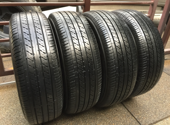 ยาง Dunlop 215 65 16 ปี16 ดอกเต็ม ไม่มีปะ ใช้ยาว ราคาไม่แพง ยาง Dunlop 215 65 16 ปี16 ดอกเต็ม ไม่มีปะ ใช้ยาว ราคาไม่แพง