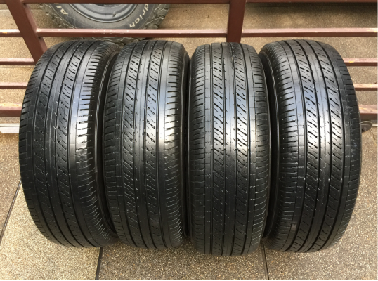 ยาง Dunlop 215 65 16 ปี16 ดอกเต็ม ไม่มีปะ ใช้ยาว ราคาไม่แพง