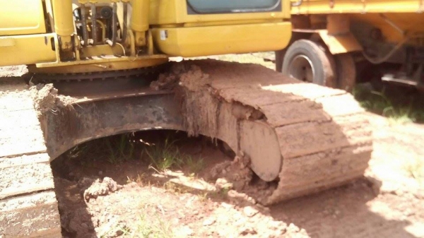 แบคโฮโคมัตสุ PC 200-8 ราคา 1,750,000 ติดต่อคุณ สุลาวัลย์ 0831814922